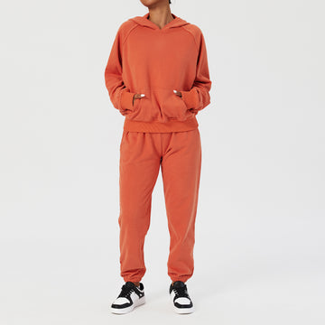 Ensemble pull décontracté à capuche pour femme.